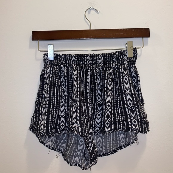 Rue 21 Black & White Rayon High Waist shorts sz XS - Picture 2 of 8